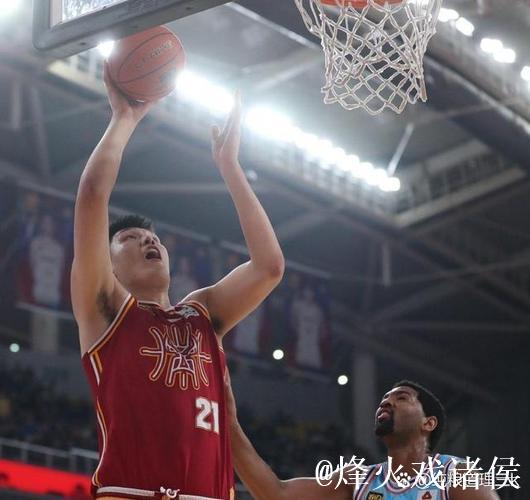 韦瑟斯庞全场出战18分钟,投篮12中7得到16分4篮板4助攻 韦瑟斯庞全场出战18分钟,投篮12中7得到16分4篮板4助攻