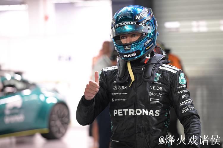 F1新加坡大奖赛：拉塞尔从杆位起步摘冠，维斯塔潘获亚军